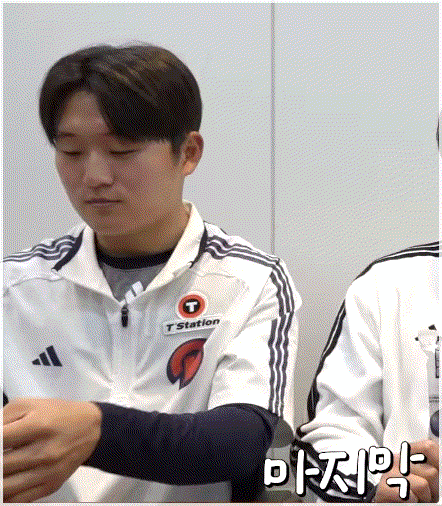 ghUKSX.gif