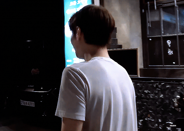 gqDwZn.gif