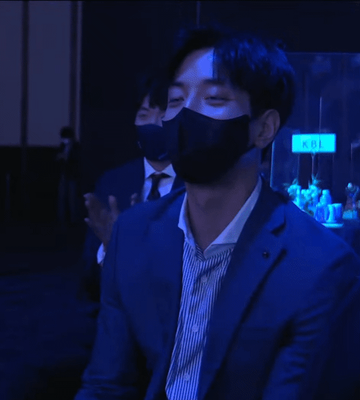 hIUWeA.gif