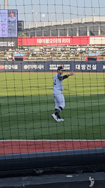 lJKYzn.gif