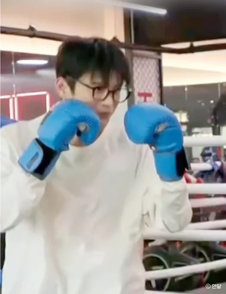 lhxLCy.gif