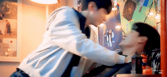 lyzHDb.gif