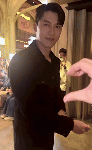 mIxcoU.gif