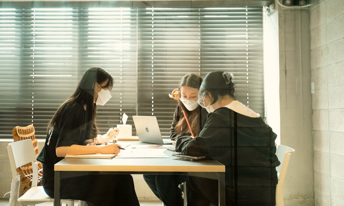 더쿠 - 블래스트 전 회사건물 사내 사진 봤는데