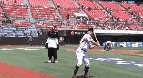 mnKKoE.gif