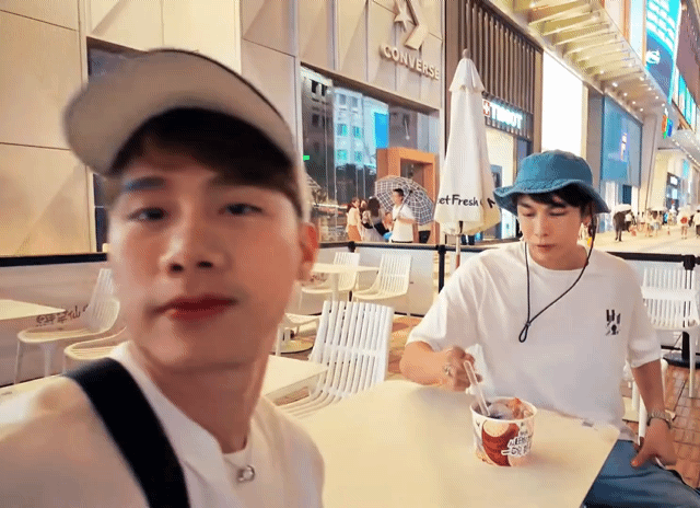 njMYkH.gif
