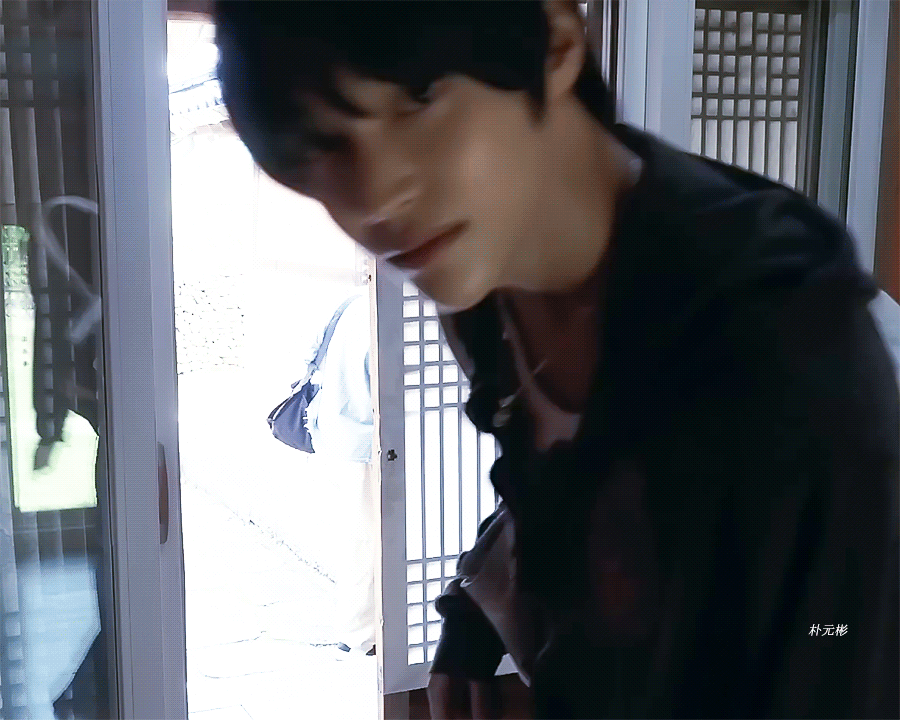 njmUxz.gif