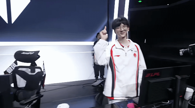 pEbSgj.gif