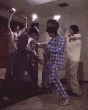 pYiBFz.gif