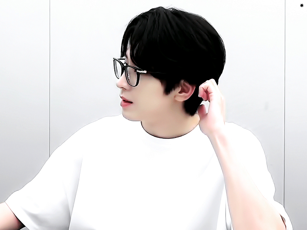 qCWUjt.gif