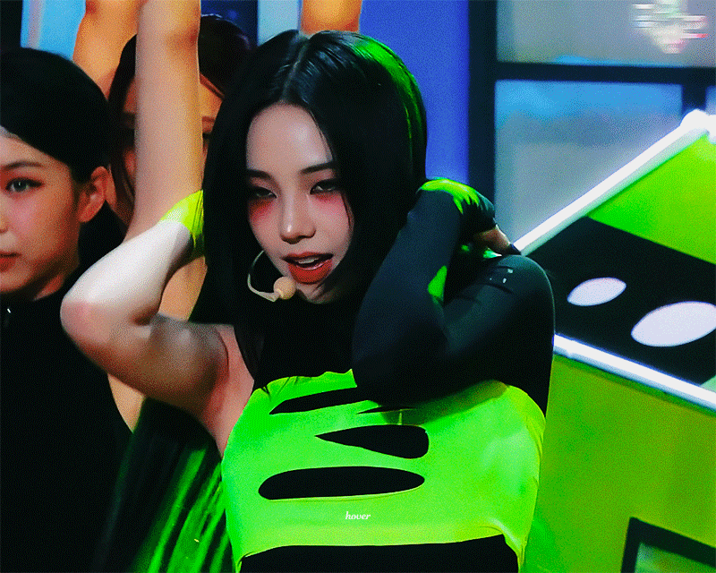 qyhYNS.gif