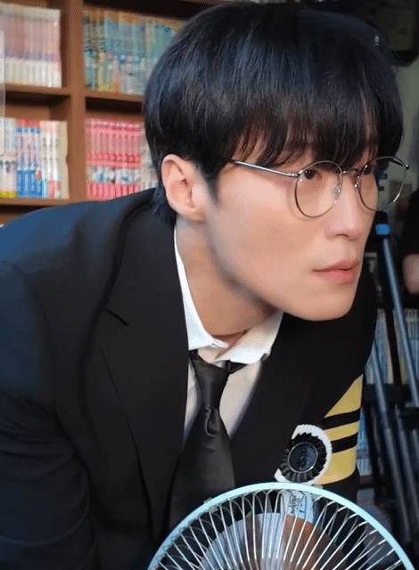 rdXMTW.gif