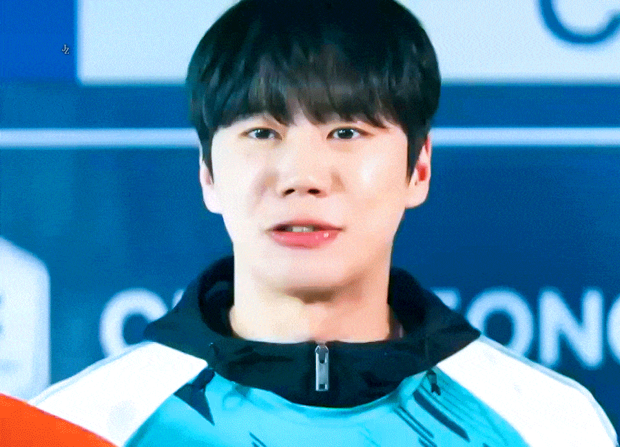 roTYsX.gif