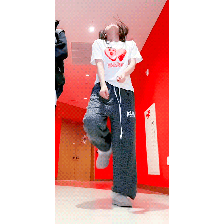 sMXcAk.gif