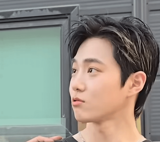 sUDtJD.gif