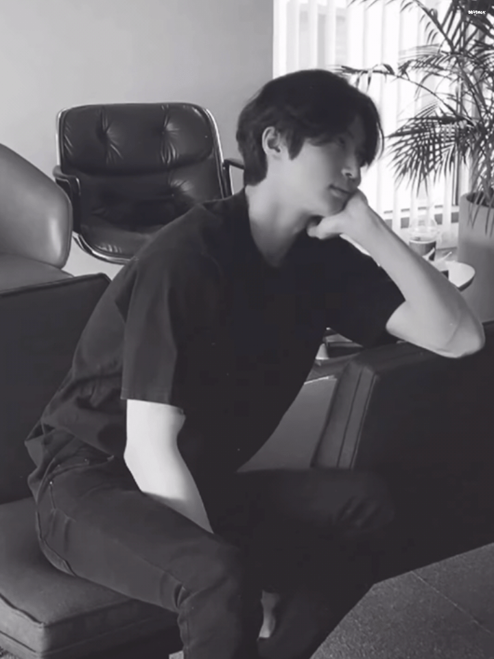sUxUAn.gif