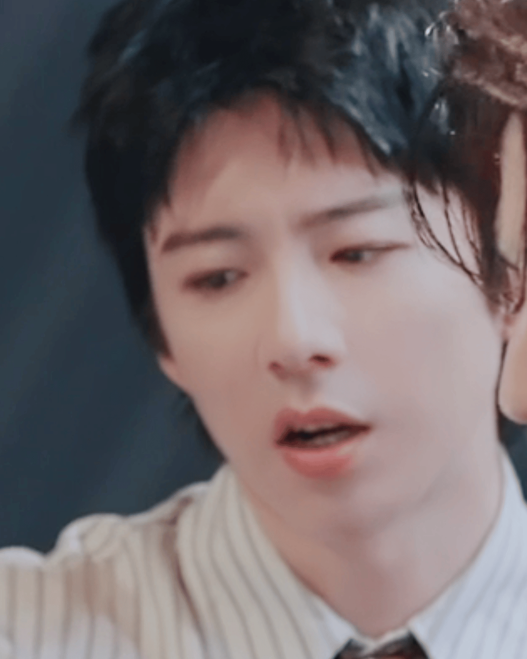 uAzHJm.gif