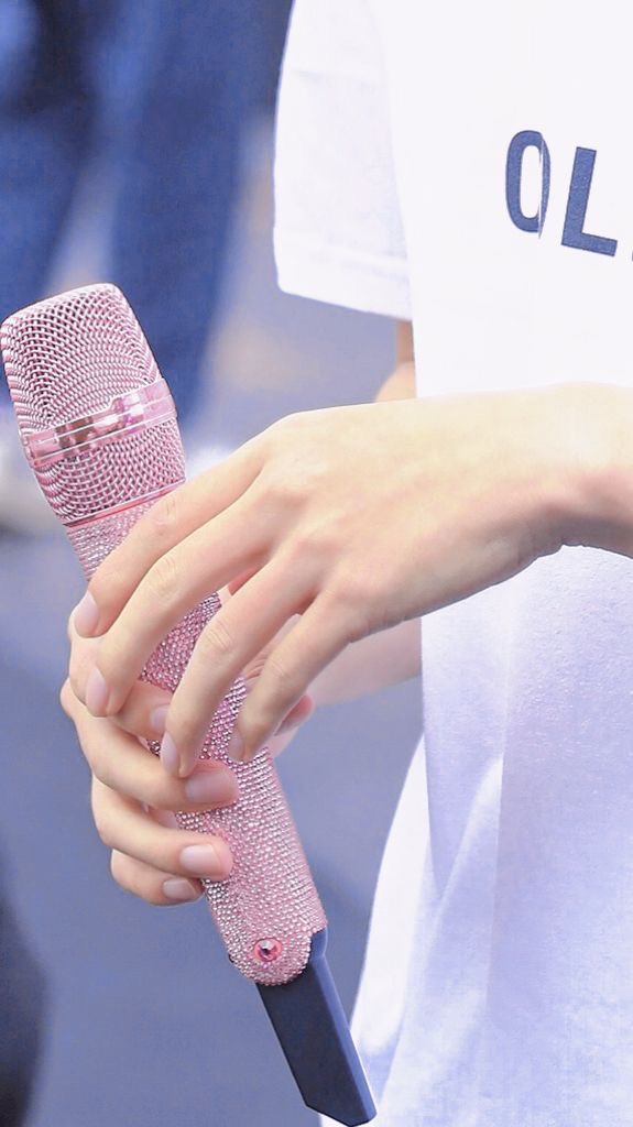 더쿠 - 방탄 진 손도 이쁘구나