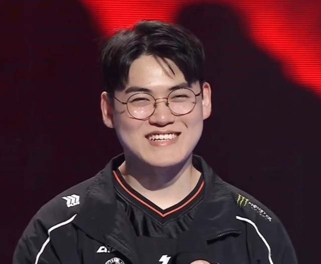 uXyzmk.gif