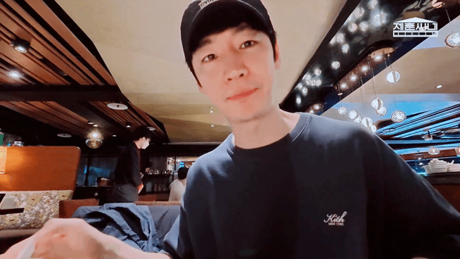 ugUcXF.gif