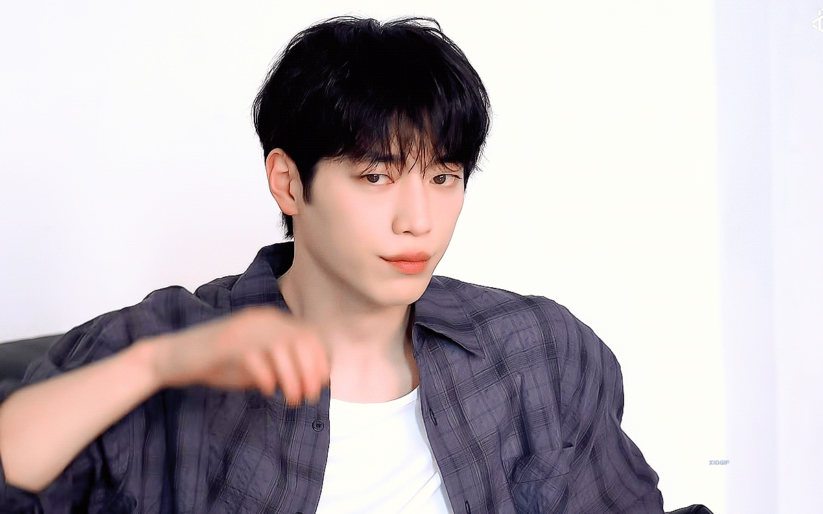 vVcLDa.gif