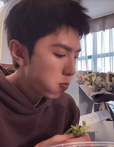 vyWMWq.gif