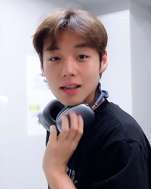 wLHHyJ.gif