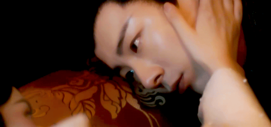 wUwAjX.gif