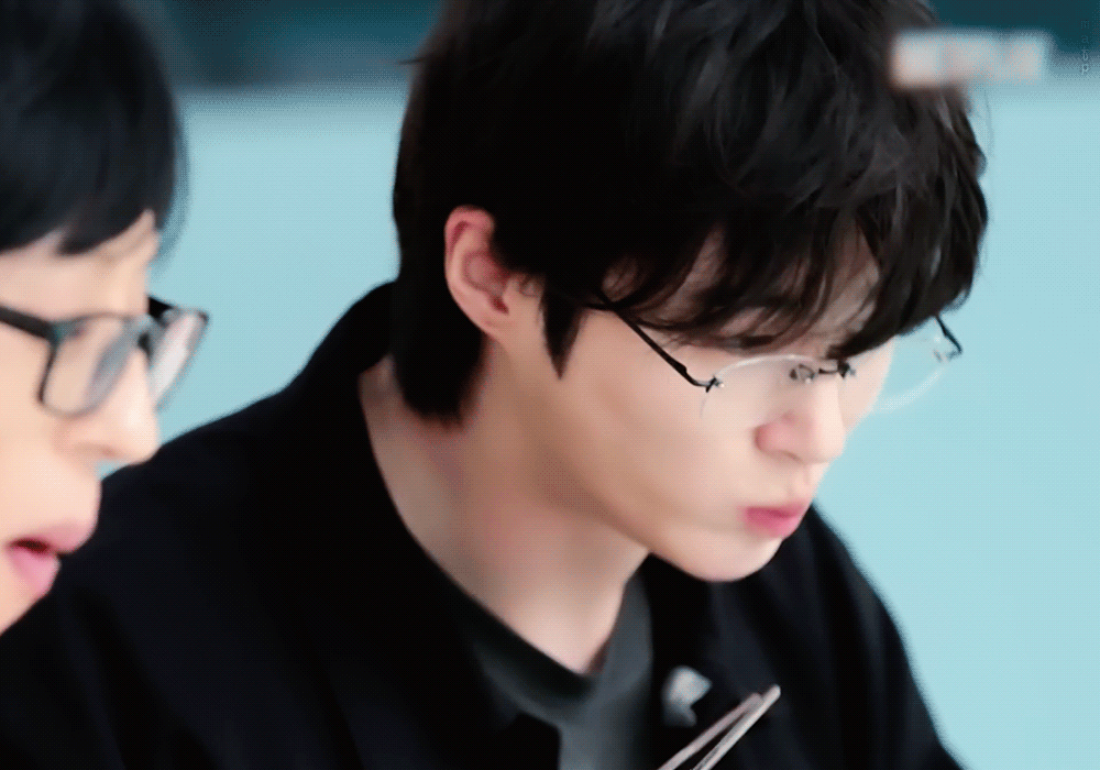 yLiTuE.gif