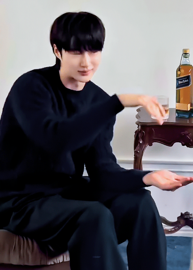 ymwmWk.gif