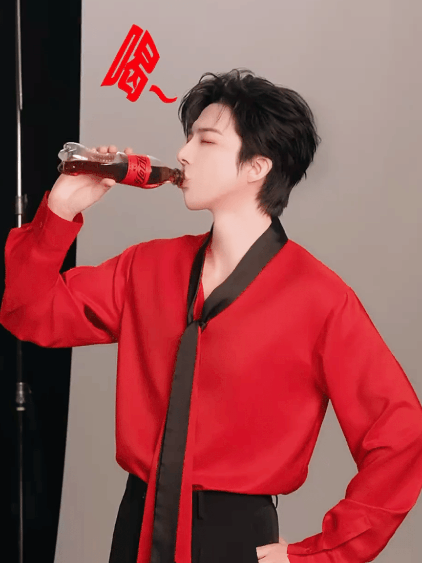 yzMjfW.gif
