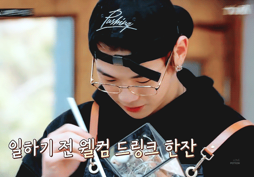 zEyrqH.gif